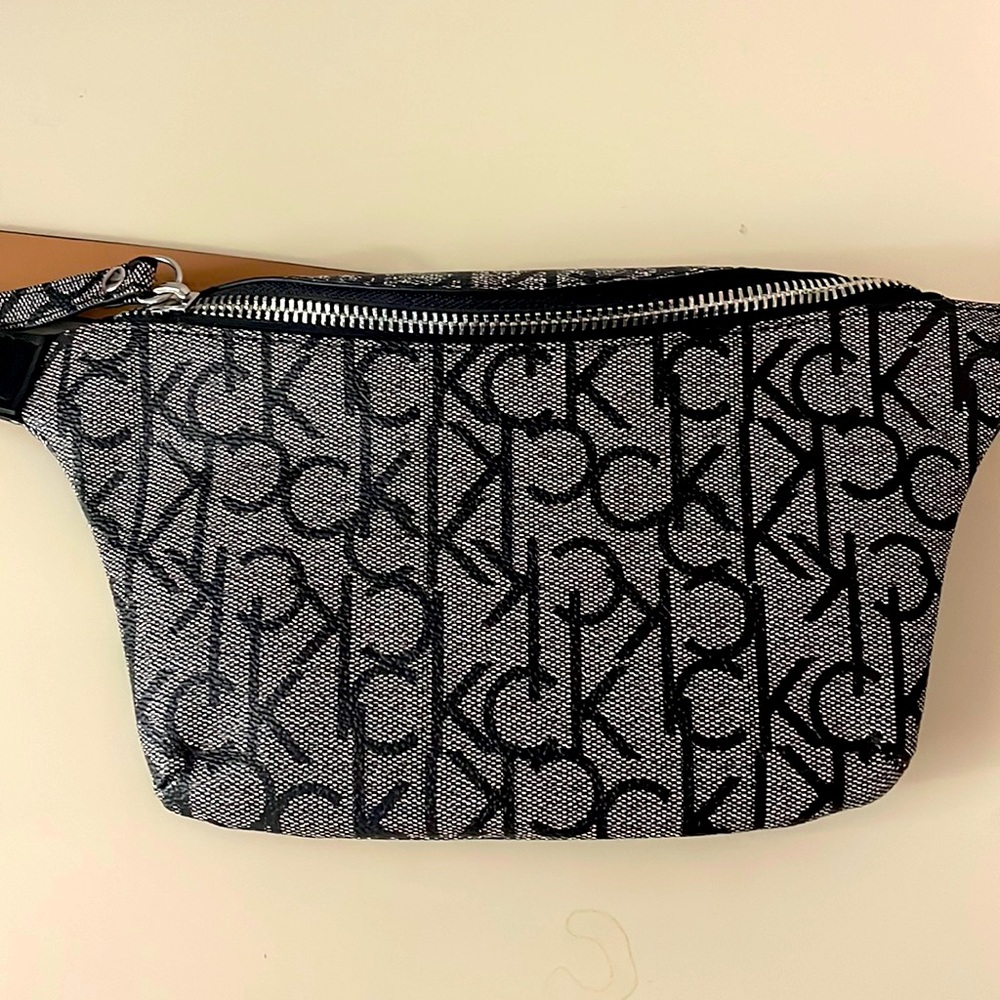 Calvin Klein Fanny Pack M